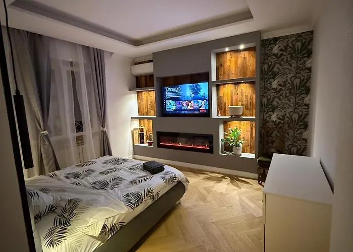 Adrian House Apartment Rom